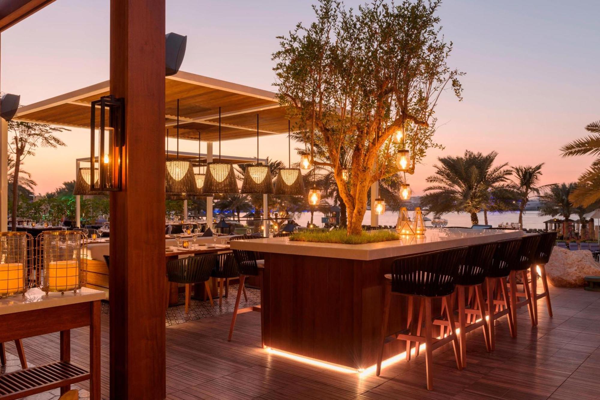 The Westin Dubai Mina Seyahi Beach Resort And Waterpark Екстериор снимка The Bar