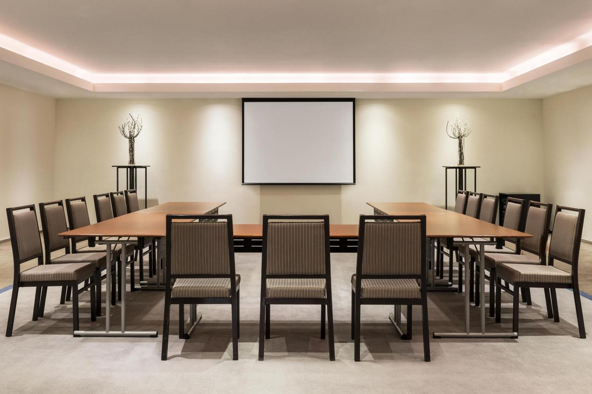 The Westin Dubai Mina Seyahi Beach Resort And Waterpark Екстериор снимка A meeting room at the hotel