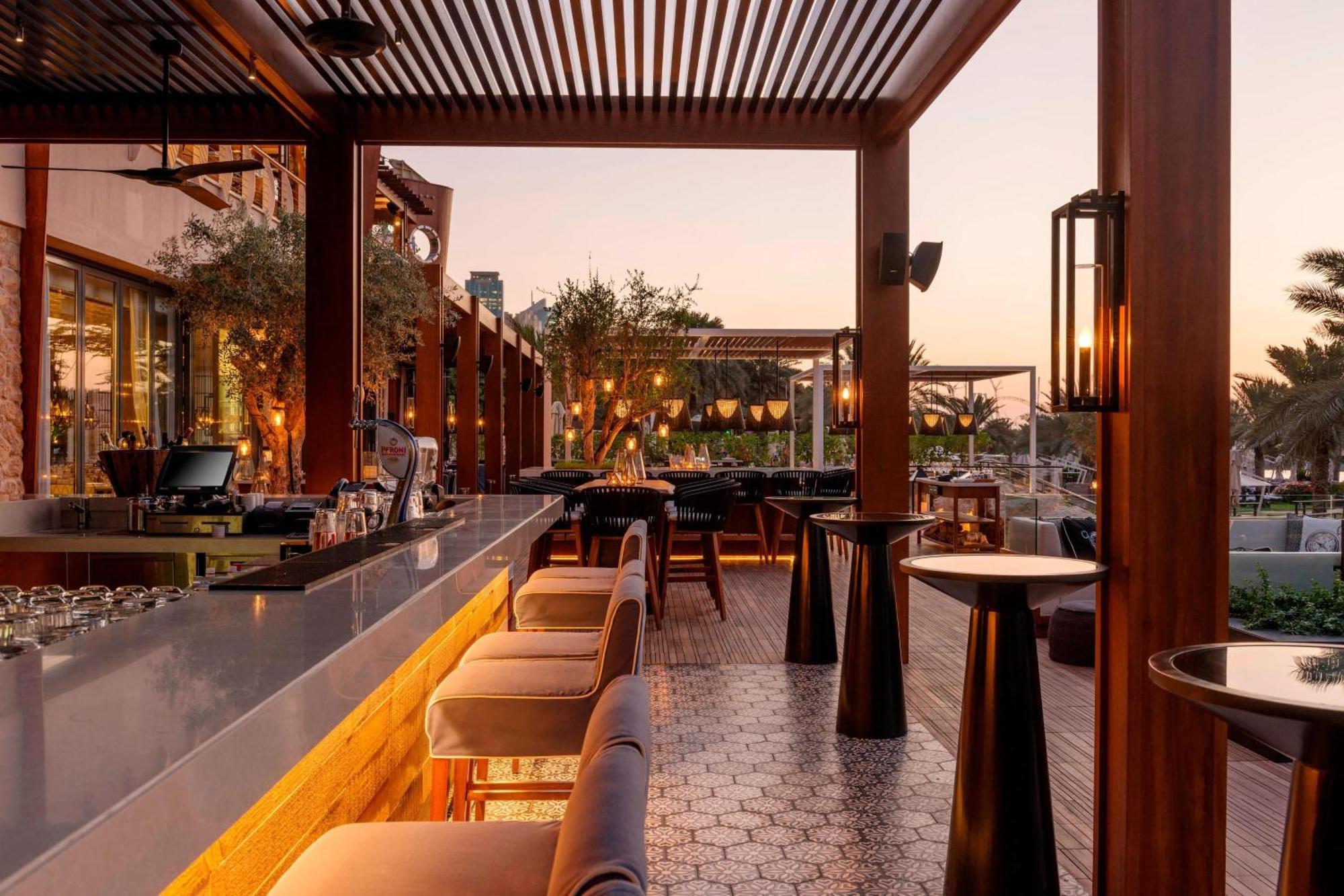 The Westin Dubai Mina Seyahi Beach Resort And Waterpark Екстериор снимка The Bar