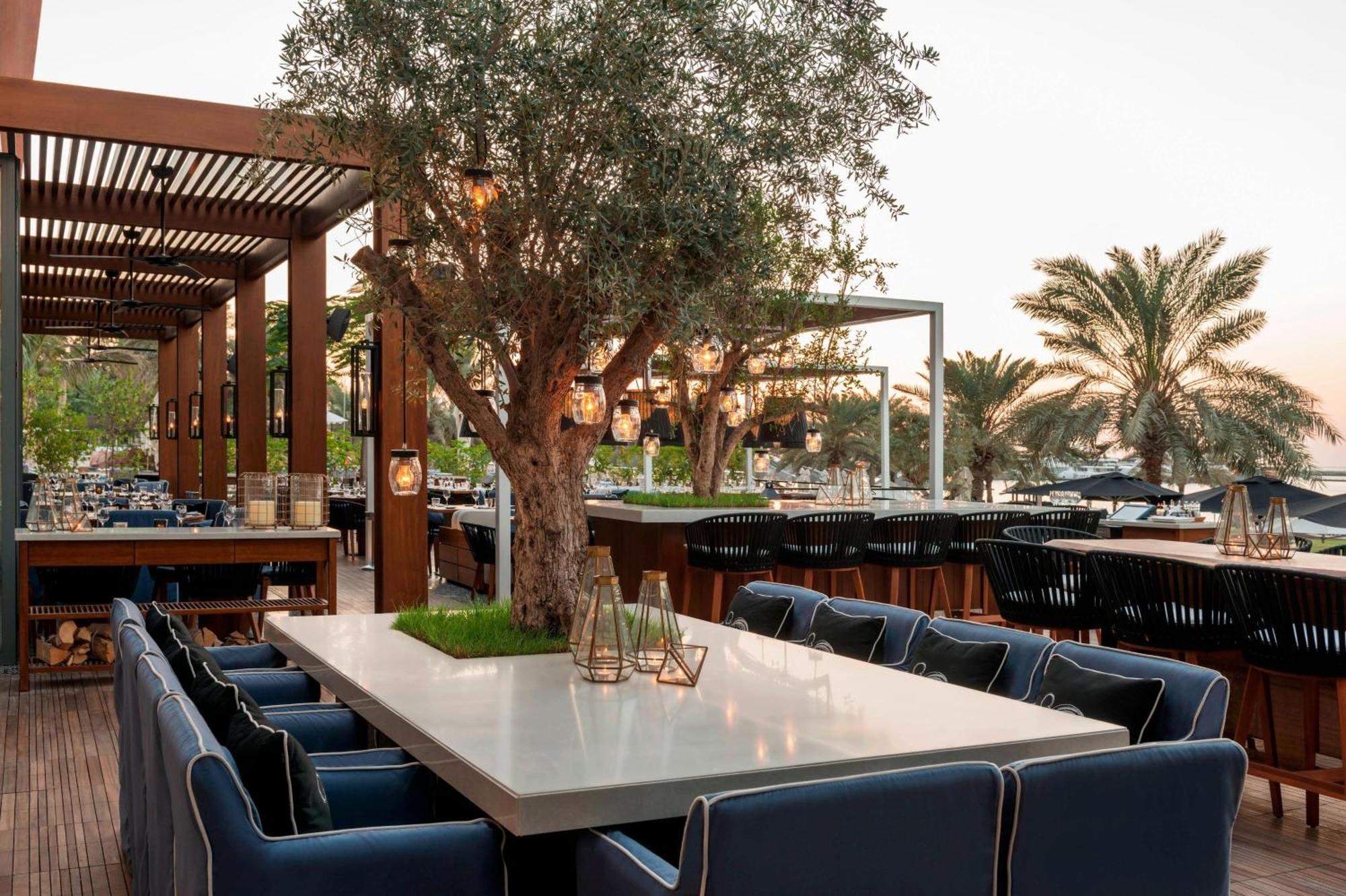 The Westin Dubai Mina Seyahi Beach Resort And Waterpark Екстериор снимка The Deck