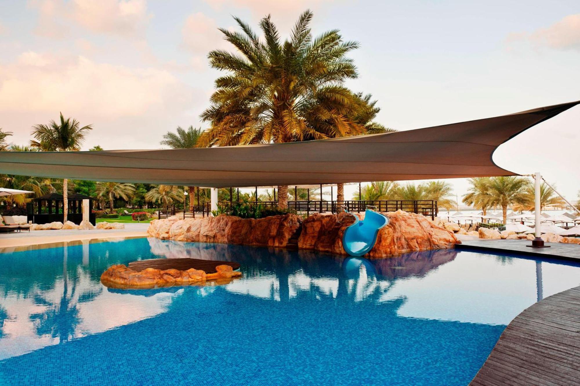 The Westin Dubai Mina Seyahi Beach Resort And Waterpark Екстериор снимка The swimming pool at the resort